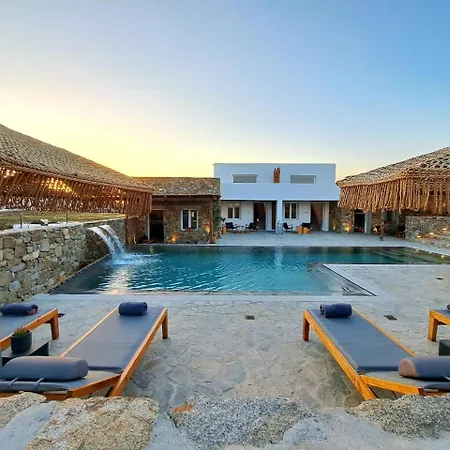 Panda Art Apartment *